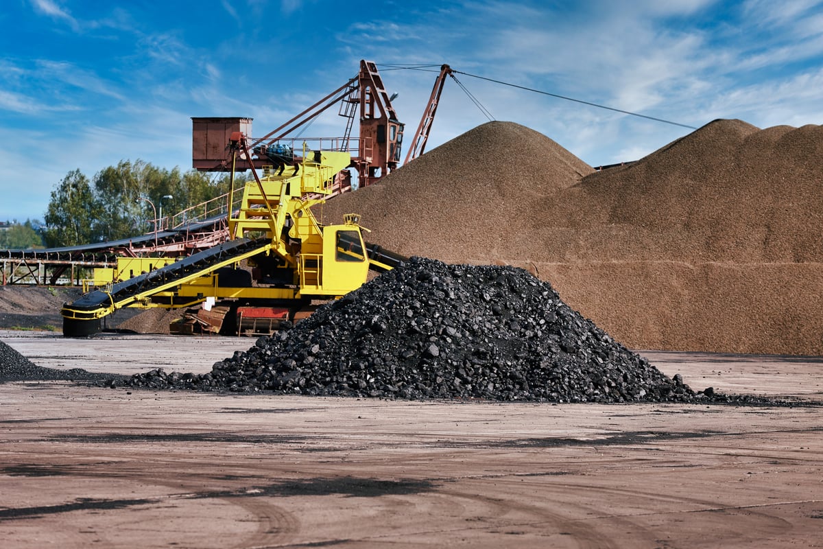 dry-bulk-solids-handling-sector-stockpiles-and-storage-bays-application